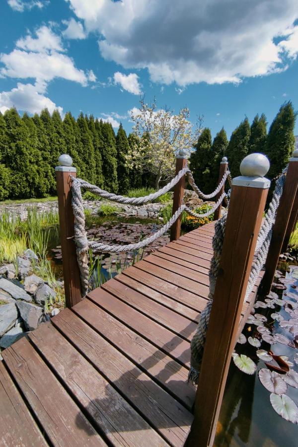 Penzion Lucs Heľpa Exterior foto