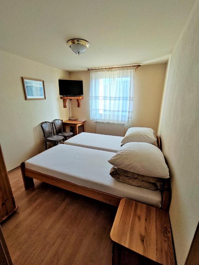 Penzion Lucs Heľpa Exterior foto