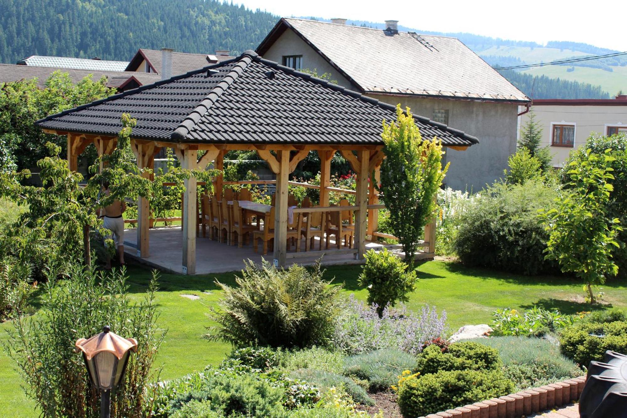 Penzion Lucs Heľpa Exterior foto